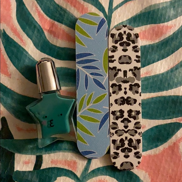 10 Piece Hair & Nail Accessories Beauty Bundle Set Lip Gloss Scrunchies Clips - Picture 7 of 12